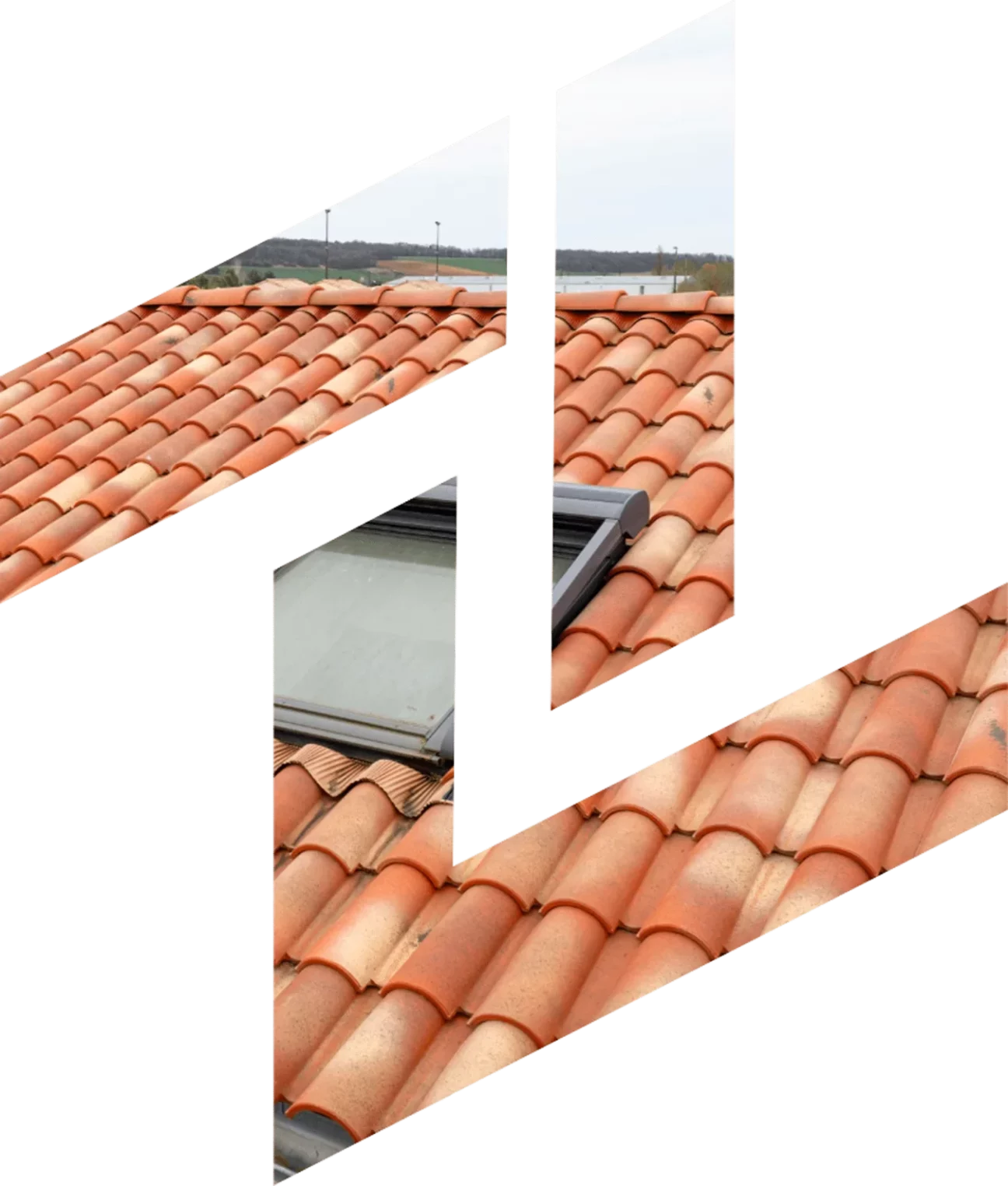 Toit en tuiles rouges avec fenêtre de toit.